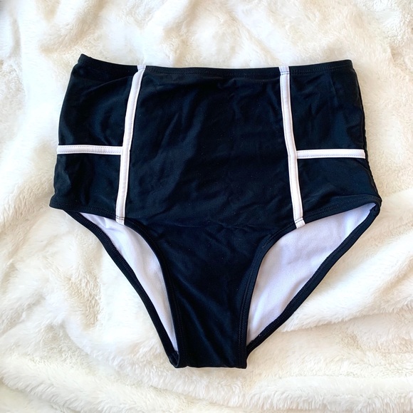 B&W High-waisted Bikini - Picture 4 of 7